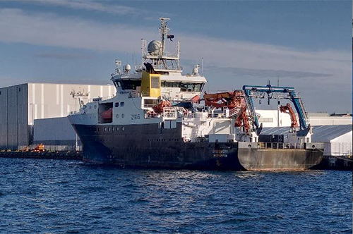 RRS Discovery in port